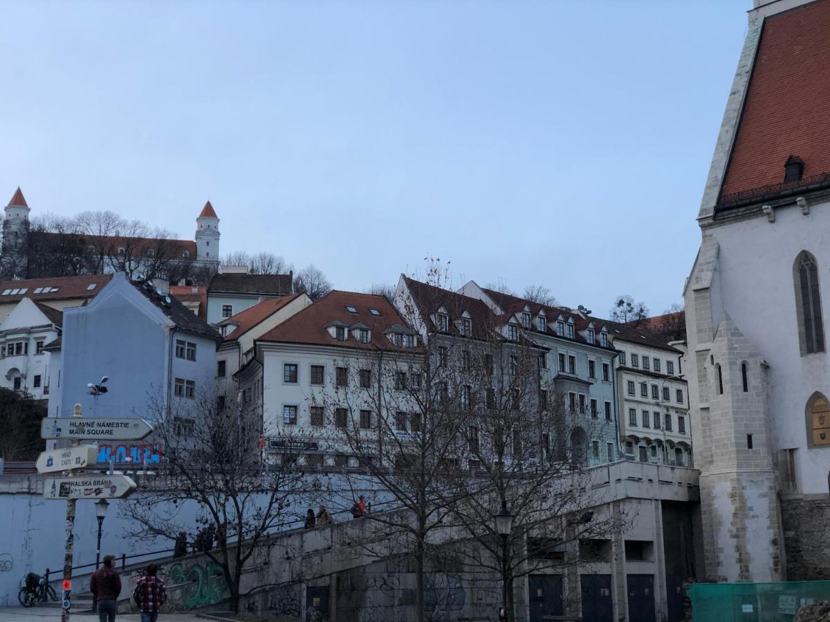 Pleasant Apartment Under The Bratislava Castle Екстериор снимка